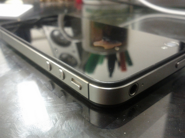 IPhone_4_unlock,_unlock_iPhone4_2016.jpg