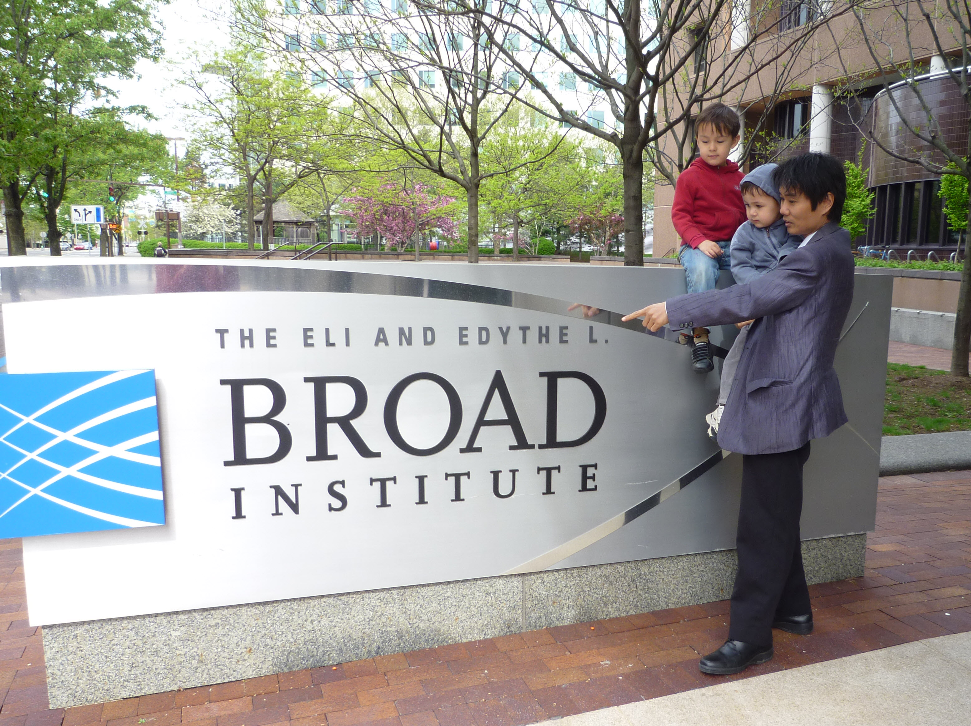 Broad_inst_20100426_GET_conference_small.jpg